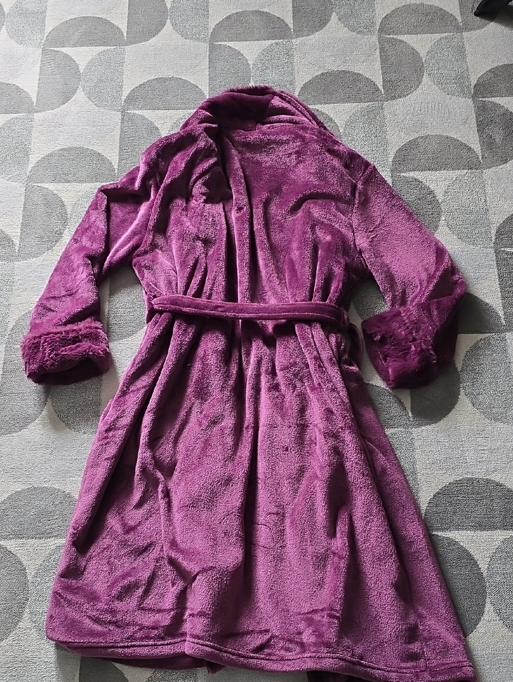 George Plush Robe in Rich Magenta - Picture 6 of 7